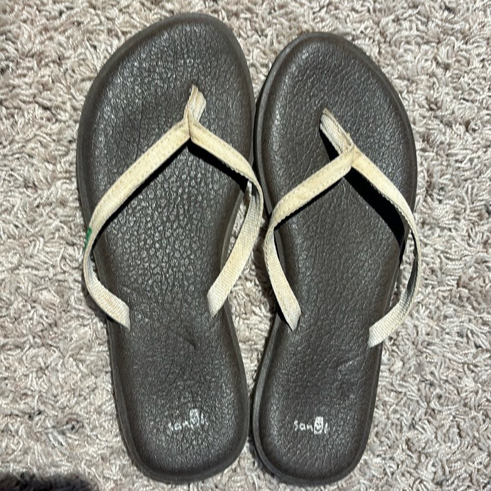 Sanuk flip flops.